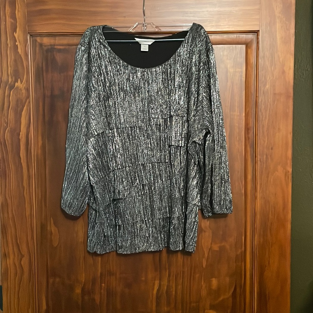 Metallic top. CJ BANKS, size 1X